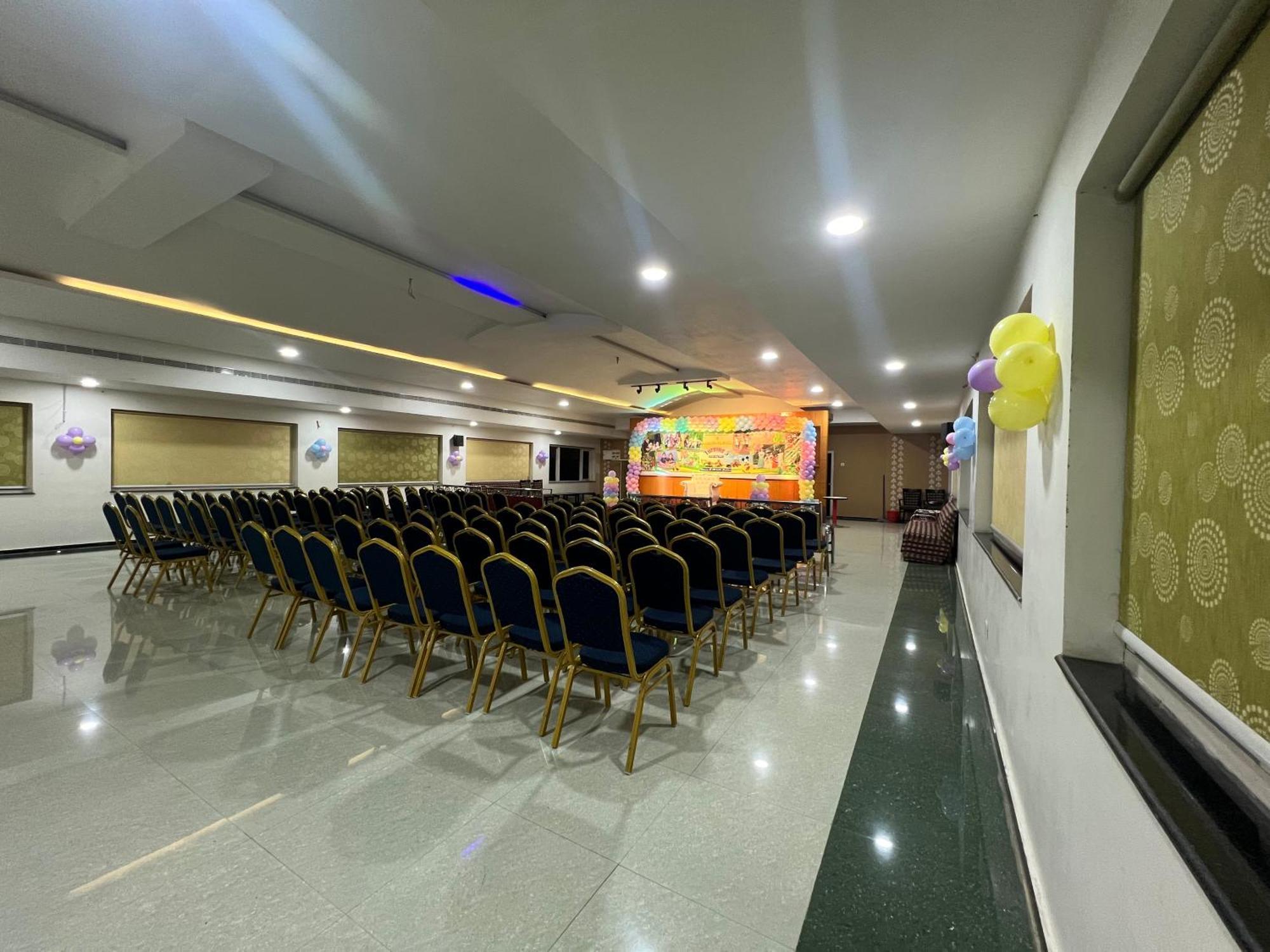 Varada Nagavali Hotel Srikakulam Dış mekan fotoğraf