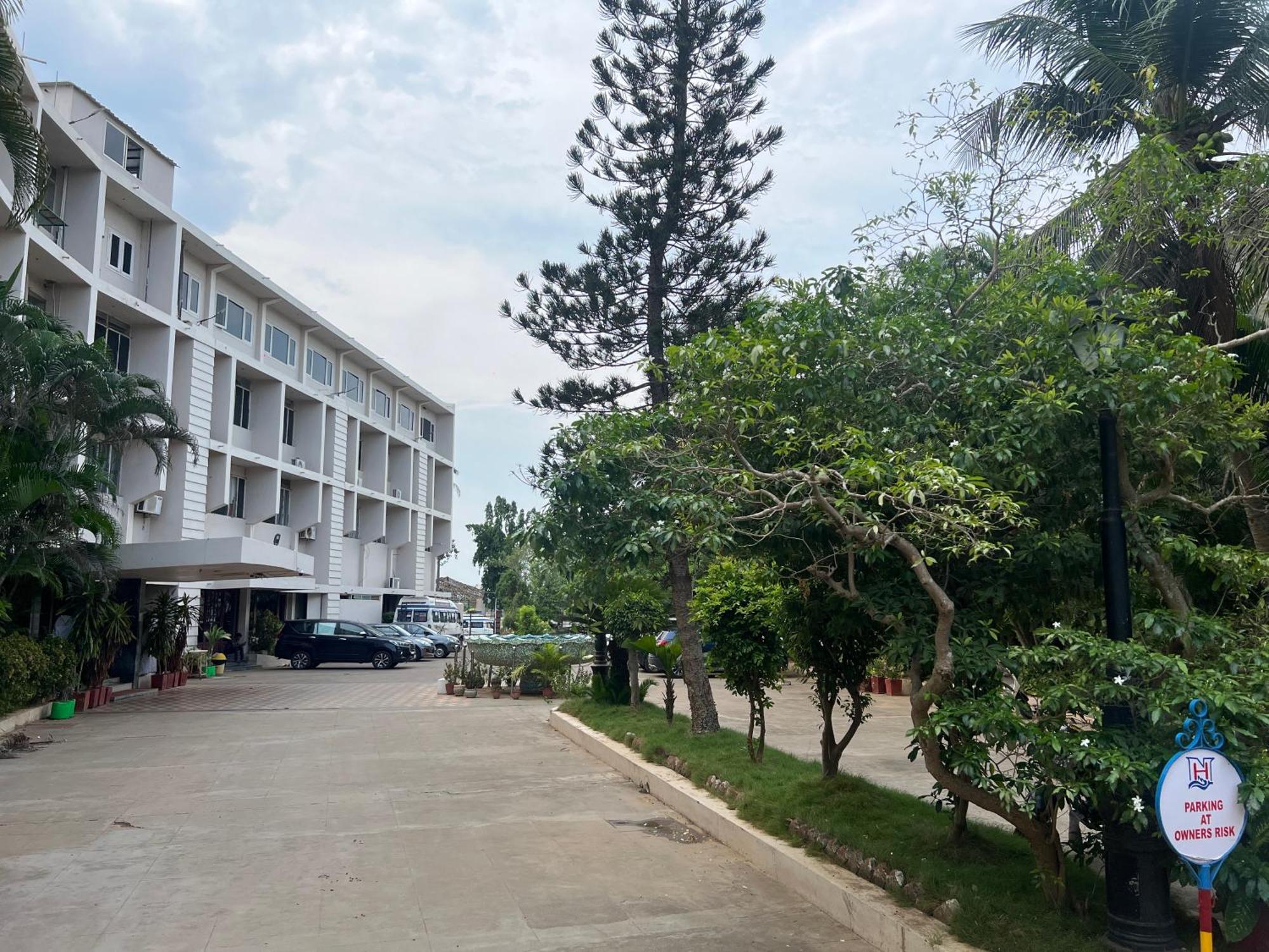 Varada Nagavali Hotel Srikakulam Dış mekan fotoğraf