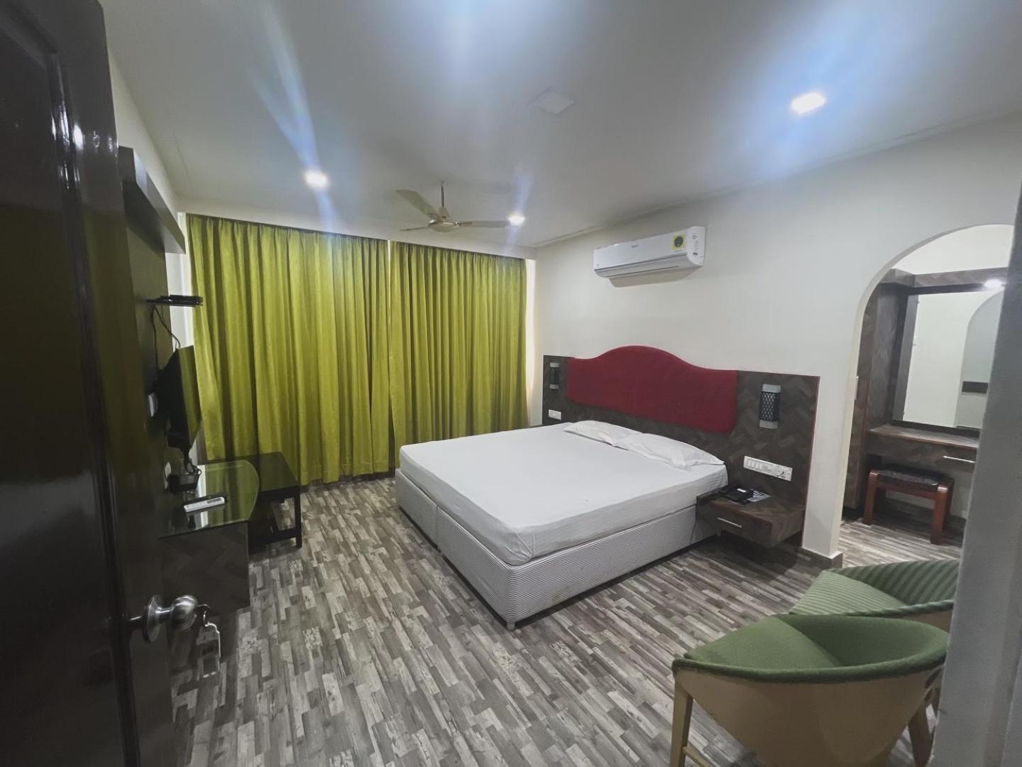 Varada Nagavali Hotel Srikakulam Dış mekan fotoğraf